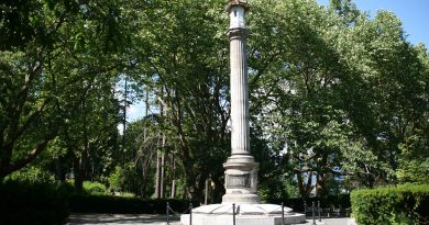 Picture of the Japanese War Memorial (cenotaph) in Stanley Park