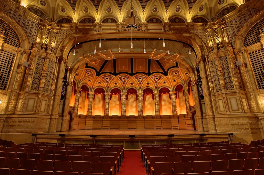 1280px-Orpheum_Theatre_Vancouver_View_Of_Stage