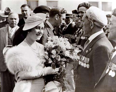 King George VI and Queen Elizabeth greeting veterans during their
1939 tour of Canada. Prime Minister Mackenzie King is seen at far left.
[Photo: www.nfpl.library.on.ca]