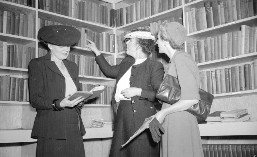 Women in the library of the Burrard Servicemen’s Centre, 636 Burrard Street [CVA 1184-460]